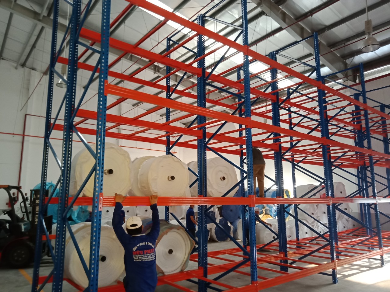 kệ sắt v lỗ giá rẻ tphcm
