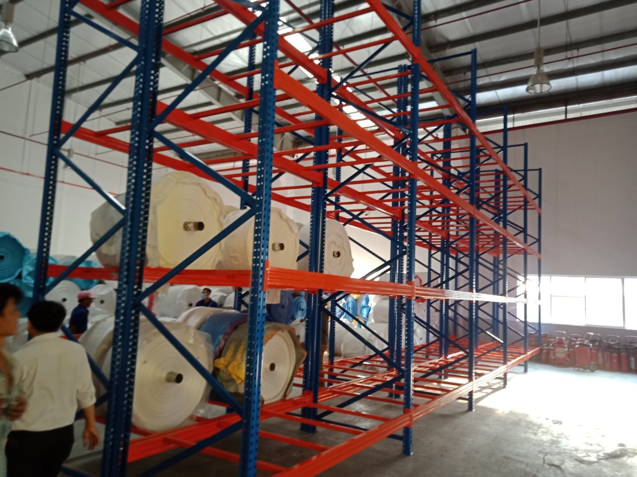 kệ sắt v lỗ giá rẻ tphcm
