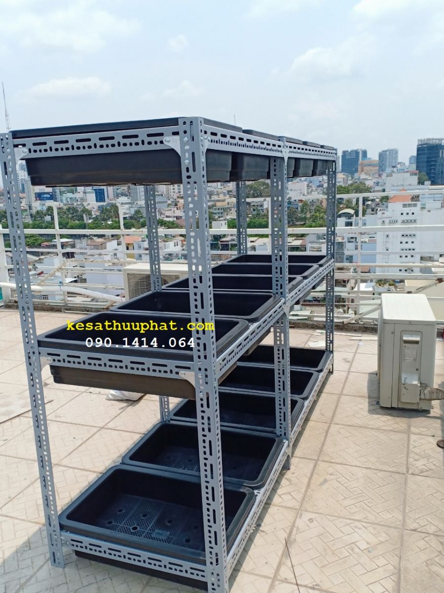 kệ sắt để chậu hoa ngoài trời