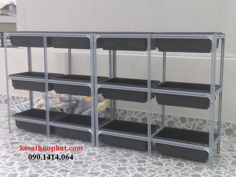 khung sắt kệ để cây cảnh ngoài trời