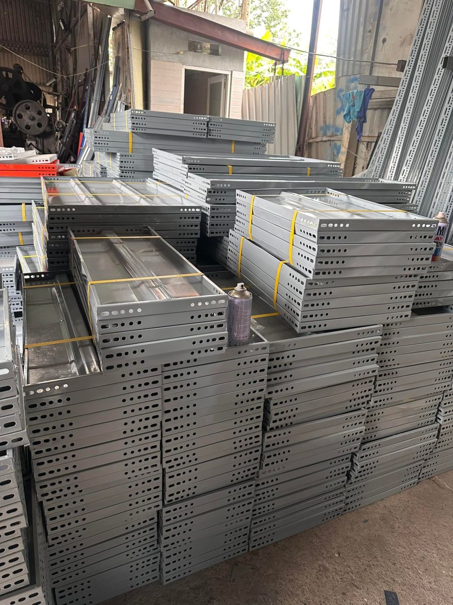 mua kệ sắt giá sỉ tại tphcm