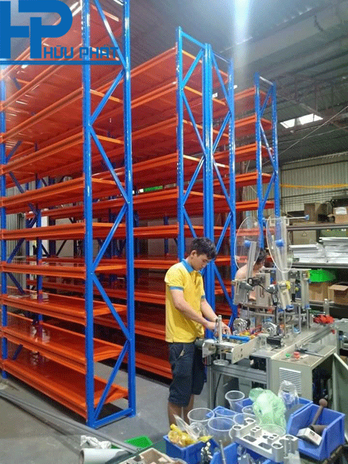 thi công lắp đặt kệ sắt