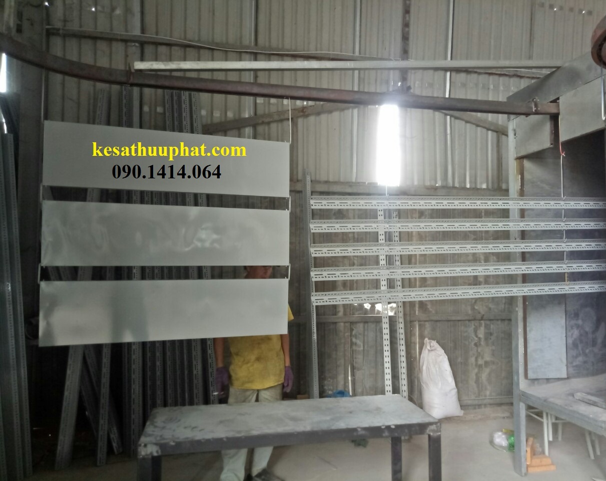 kệ sắt V lỗ