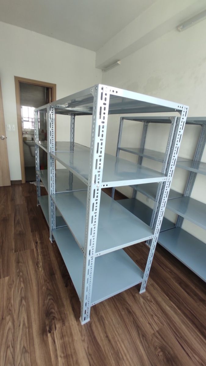 kệ sắt v lỗ 4 tầng