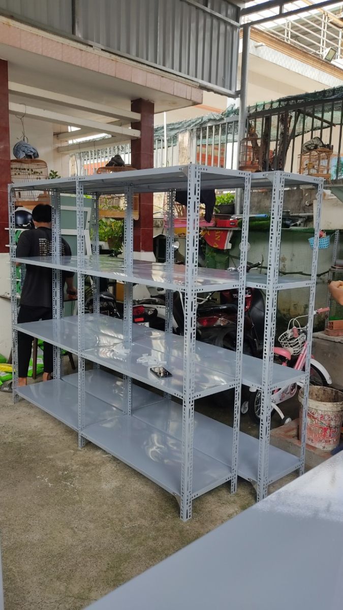 kệ sắt v lỗ 4 tầng