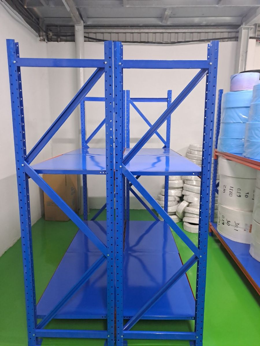 kệ sắt để hàng tân phú