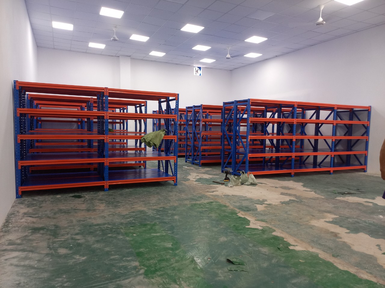 kệ sắt để hàng tân phú